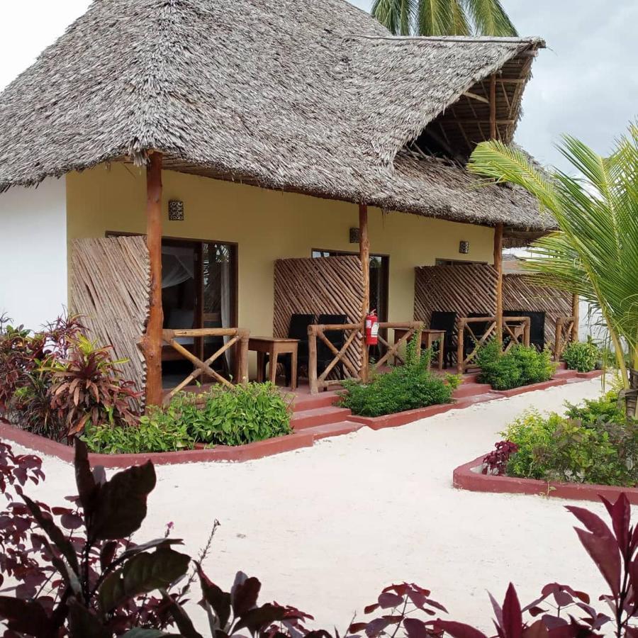 Weavers Lodge Pongwe Luaran gambar