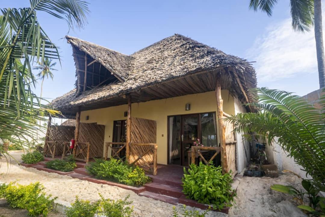 Weavers Lodge Pongwe Luaran gambar