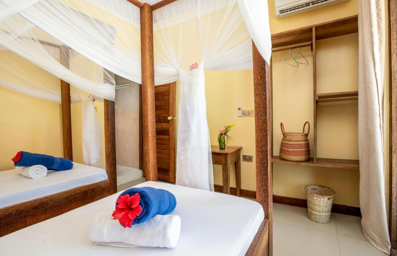 Weavers Lodge Pongwe Luaran gambar