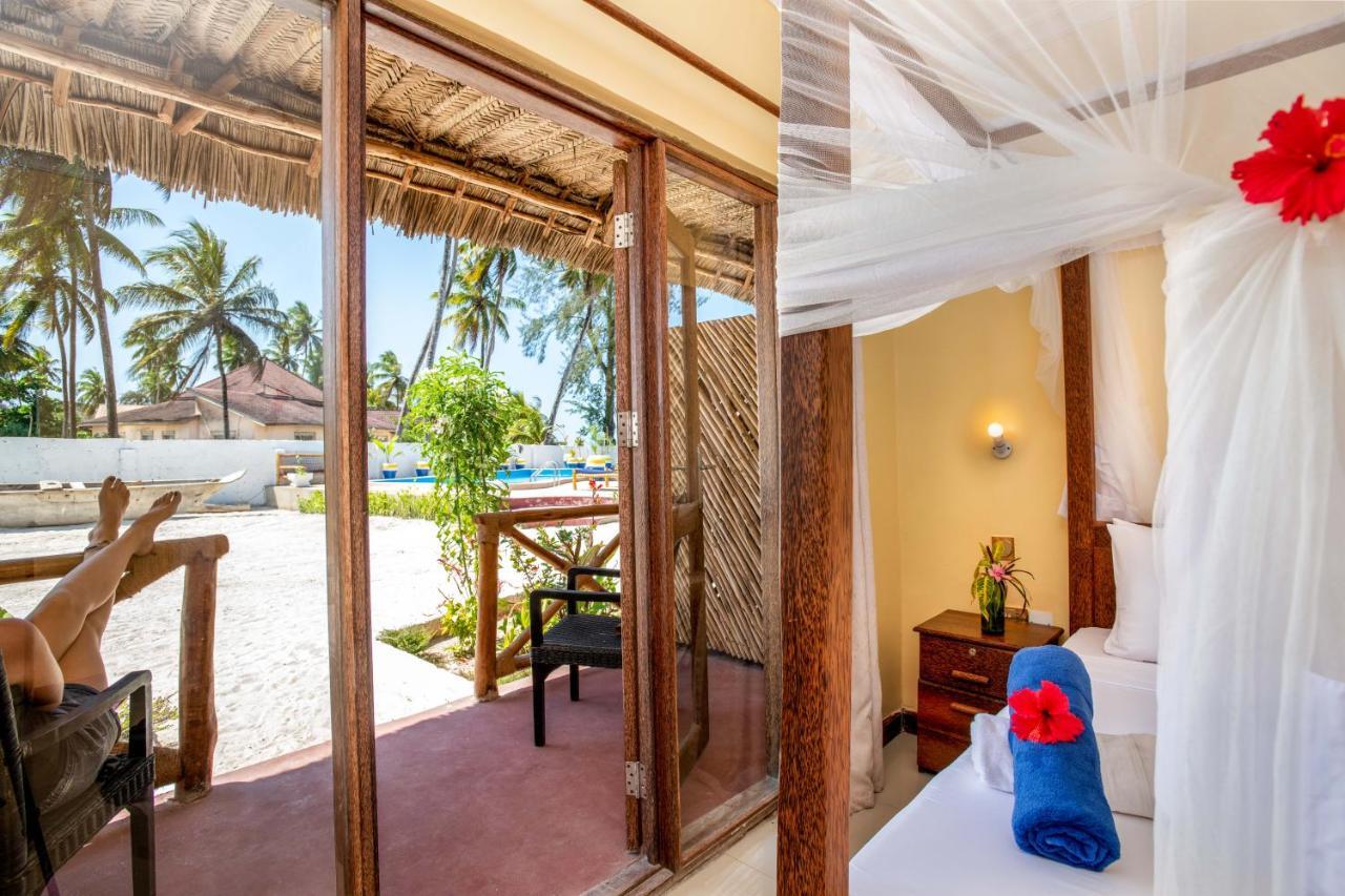 Weavers Lodge Pongwe Luaran gambar