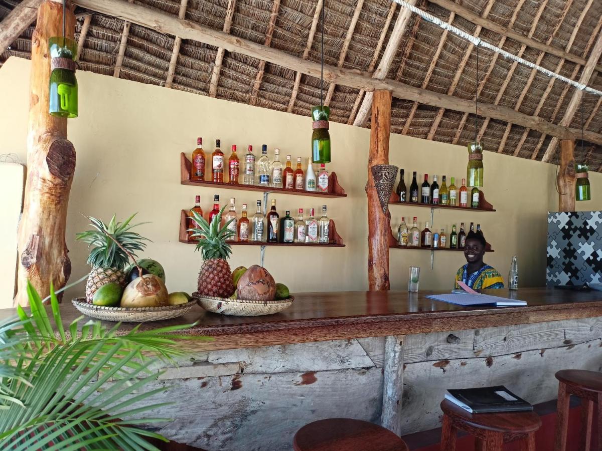 Weavers Lodge Pongwe Luaran gambar